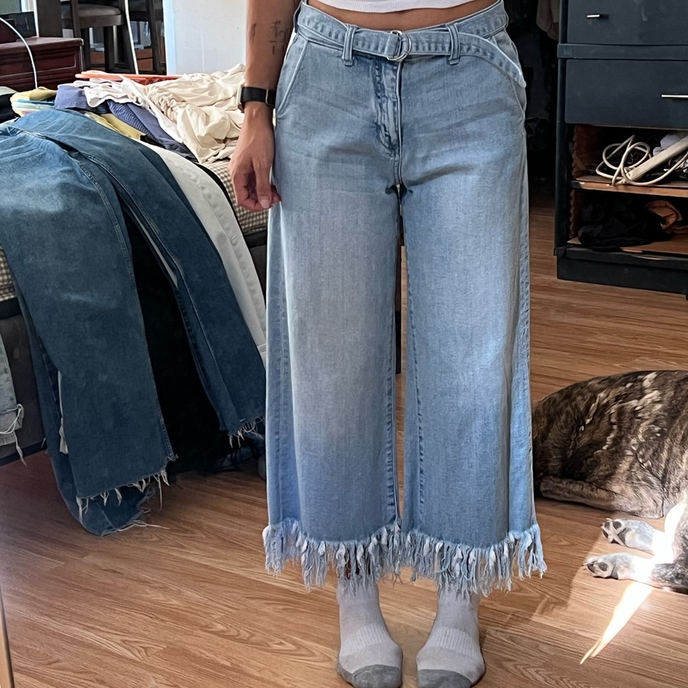 Frayed Hem Light Blue Wide-Leg Jeans